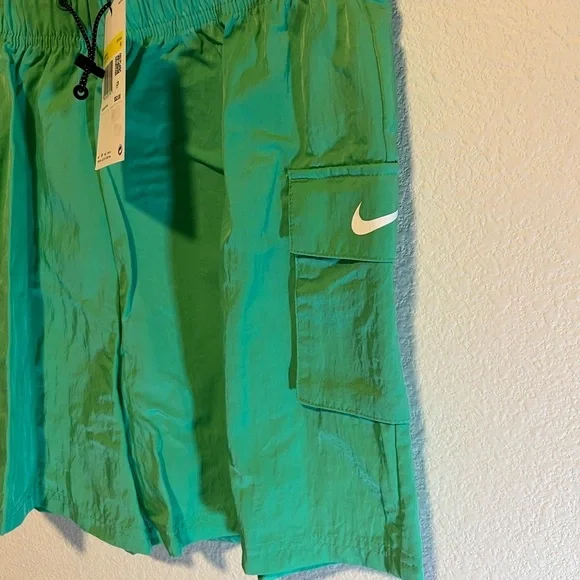 Nike Women's Vibrant Green Athletic Shorts size small - Picture 3 of 4